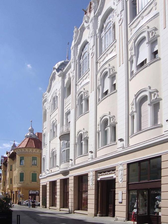 Spiegel Center Apartment Oradea Luaran gambar